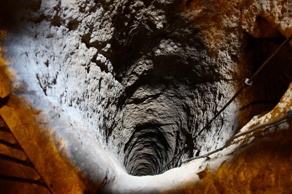 Vista interior de los túneles Pozos de ventilación subterráneos de Derinkuyu